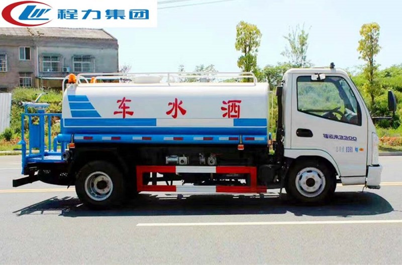 凱馬2-5方灑水車(chē)