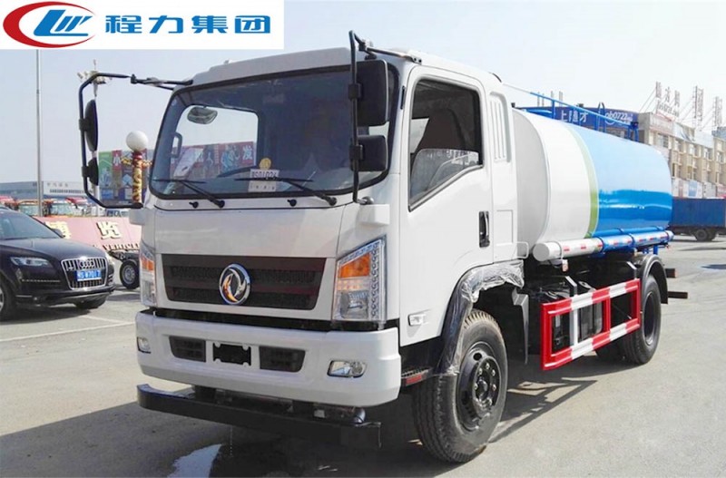 東風D912新款8-12方灑水車