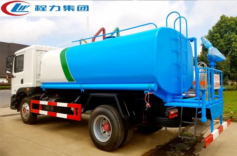 東風D912新款8-12方灑水車