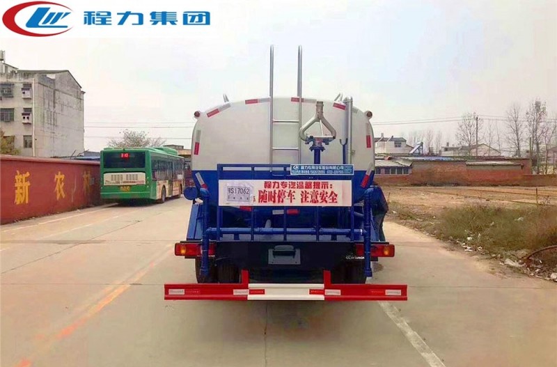 東風D912新款8-12方灑水車