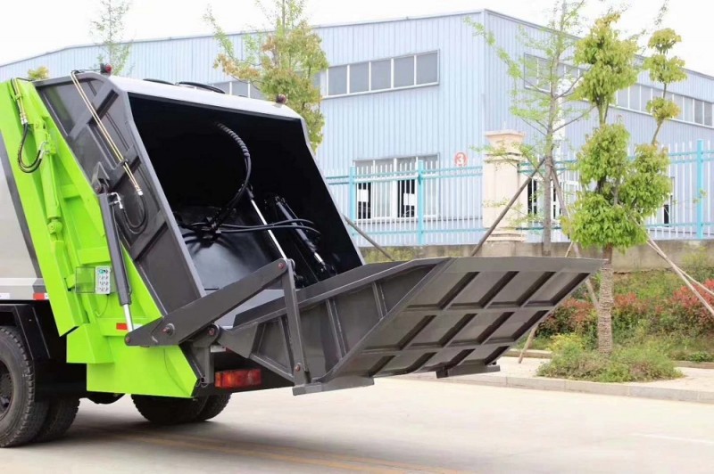 東風(fēng)天錦10-14方壓縮式垃圾車