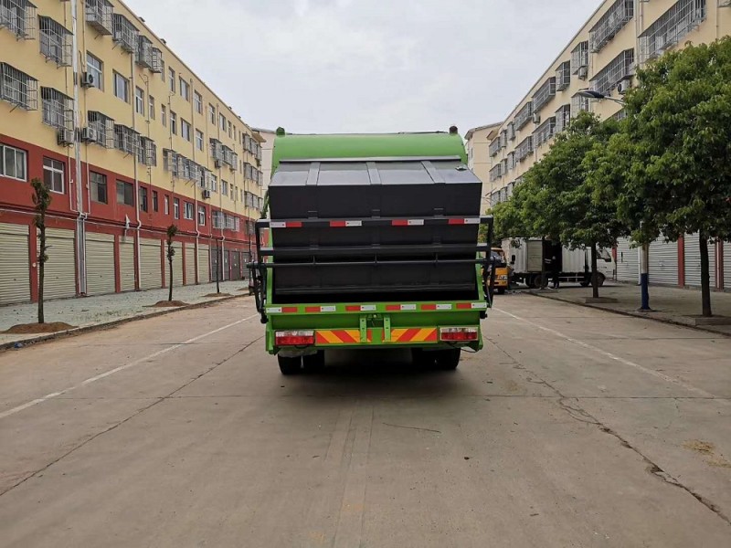 東風(fēng)D9壓縮垃圾車(chē)(10-12方)