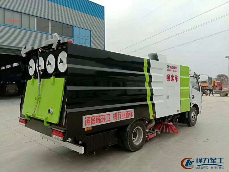 東風大多利卡8方吸塵車