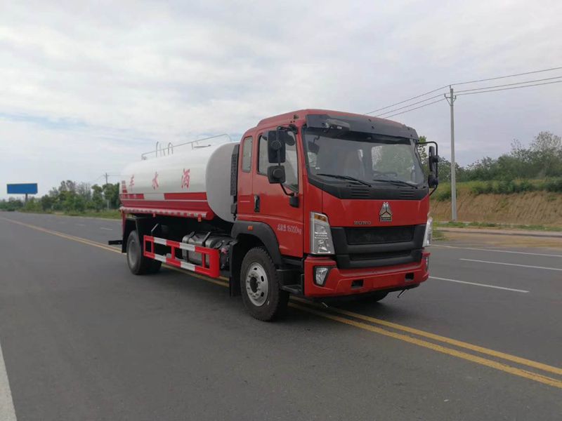 重汽豪沃15噸灑水車