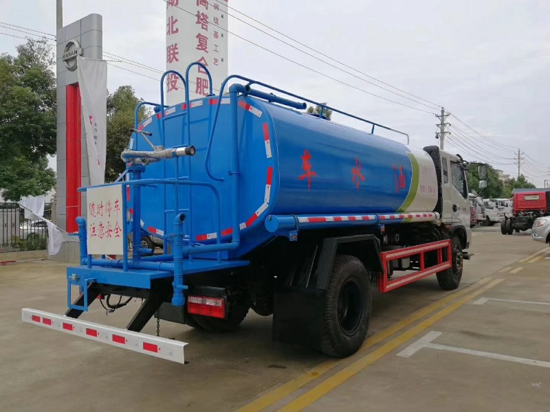 時(shí)風(fēng)10噸灑水車(chē) 時(shí)風(fēng)10噸灑水車(chē)圖片