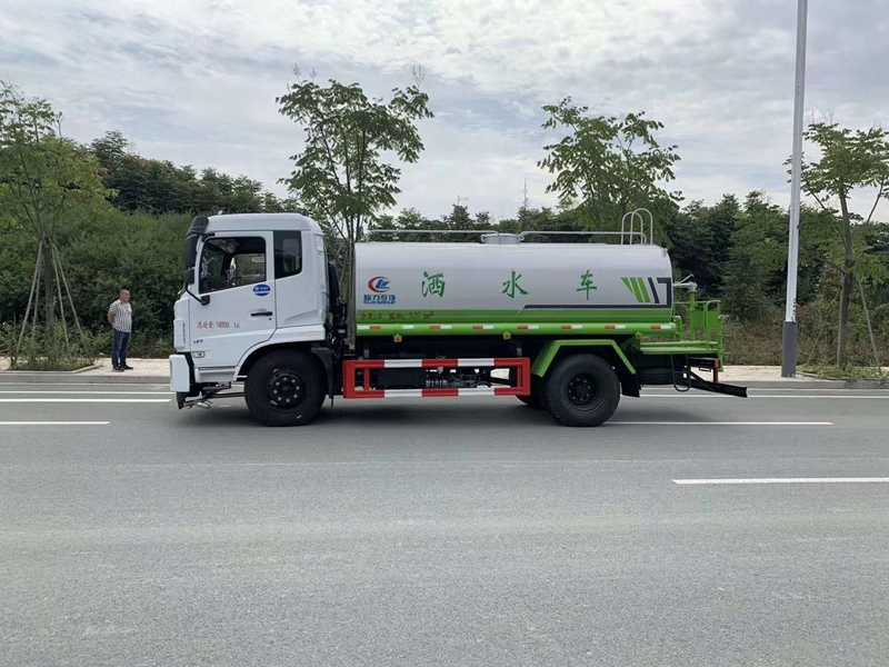 東風(fēng)D17灑水車(chē)(12噸) 東風(fēng)D17灑水車(chē)(12噸)圖片