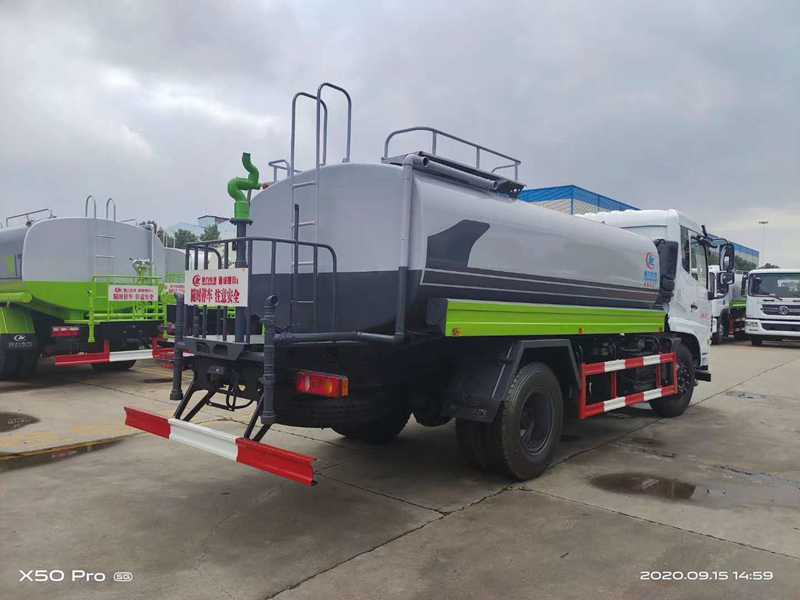 東風(fēng)D17灑水車(chē)(12噸) 東風(fēng)D17灑水車(chē)(12噸)圖片