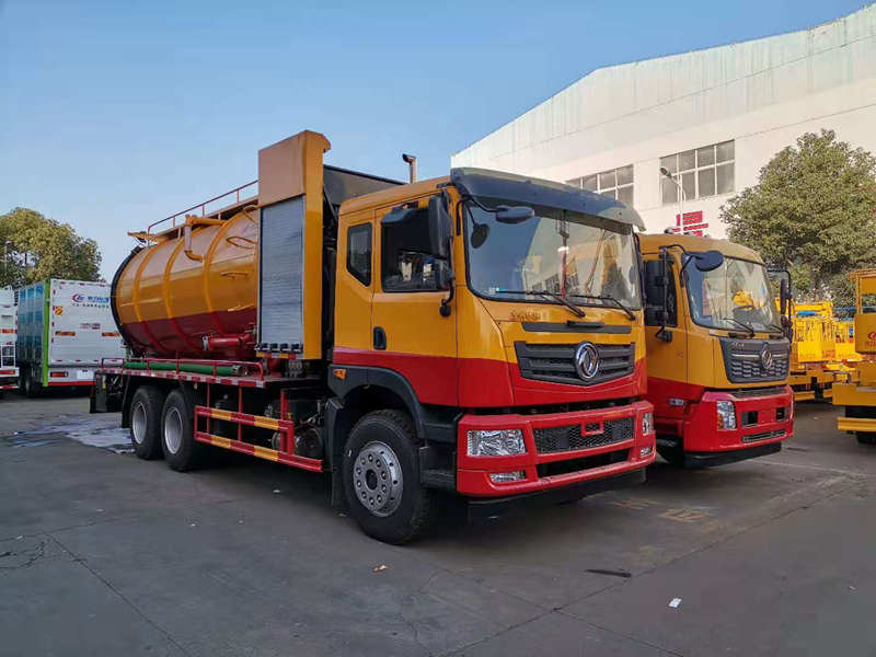 東風T5后八輪清洗吸污車(22方)