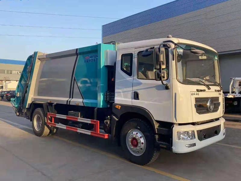 東風(fēng)D9壓縮垃圾車(chē)(10-12方)