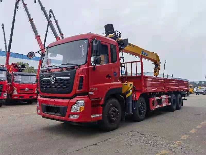 東風天龍前四后八隨車吊